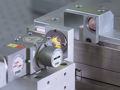 PI Measuring high-Precision Piezo Positioning Systems High-precision piezo positioning systems are measured using highquality calibrated interferometers